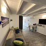 Comodo E Funzionale In Pieno Centro A C228 شقة SantʼAntìoco