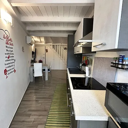 Comodo E Funzionale In Pieno Centro A C228 Lägenhet *